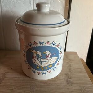 Ribbon Geese canister